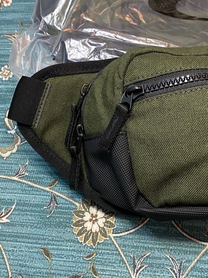 OAKLEY TRANSIT BELT BAG, Men's Fashion, Bags, Belt bags, Clutches and