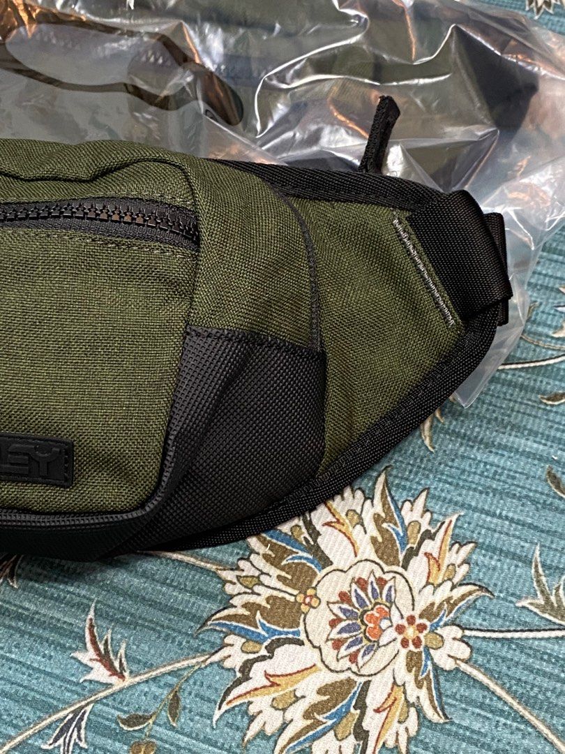OAKLEY TRANSIT BELT BAG, Men's Fashion, Bags, Belt bags, Clutches and