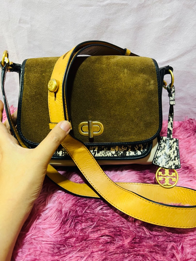 Orig Tory Burch Bennett small saddle bag, Luxury, Bags & Wallets on  Carousell