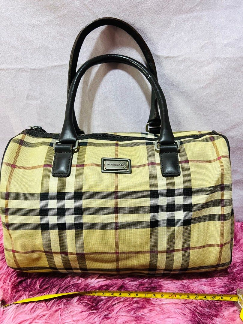 Orig vintage papillon burberry bag (Category: Luxury Bags & Wallets) located in Cavite. Submitted by jnizadion12345 (Listing ID 1206004321, Image 1). Description: Selling low due to its signs of usage. Not sure kung ano material parang makapal na nylon..