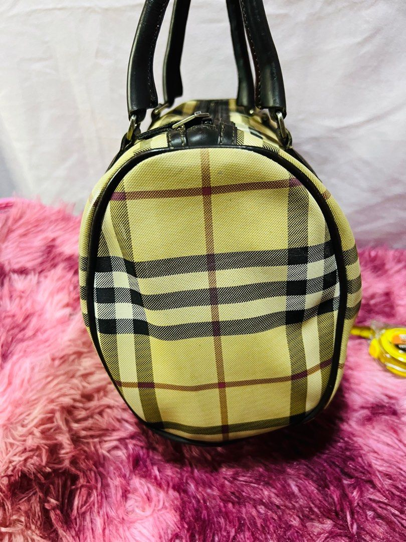 Orig vintage papillon burberry bag (Category: Luxury Bags & Wallets) located in Cavite. Submitted by jnizadion12345 (Listing ID 1206004321, Image 3). Description: Selling low due to its signs of usage. Not sure kung ano material parang makapal na nylon..