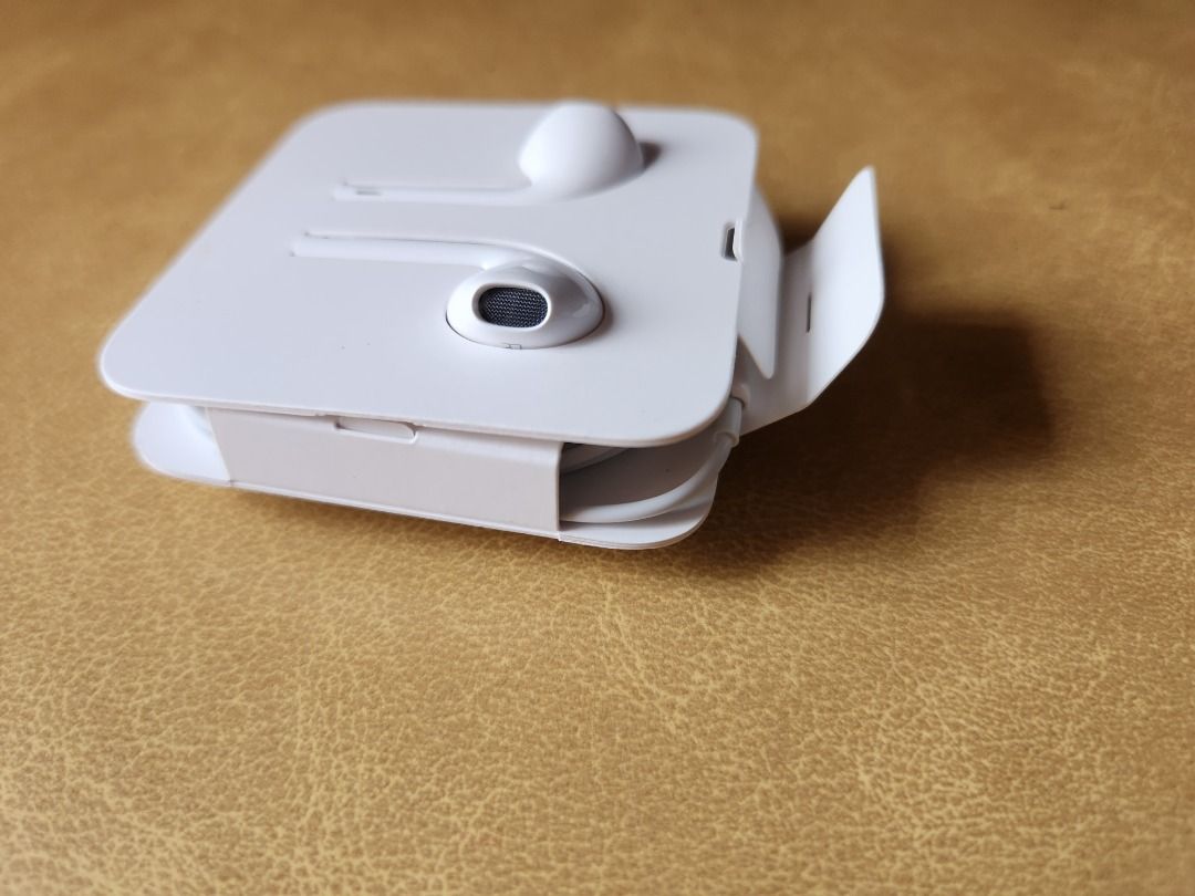 Original Apple Lightning Earphones, Audio, Earphones on Carousell