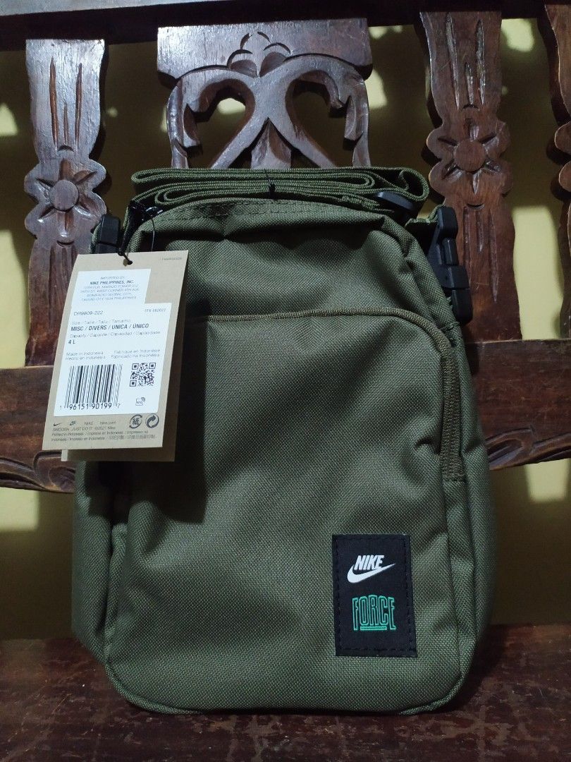 ORIGINAL NIKE SLING BAG, Men's Fashion, Bags, Sling Bags on Carousell
