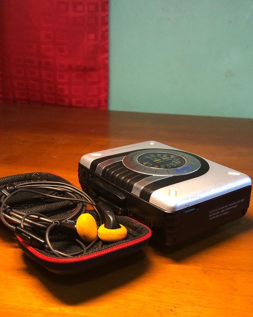 Panasonic stereo cassette player RQV75 walkman, Audio, Portable Music
