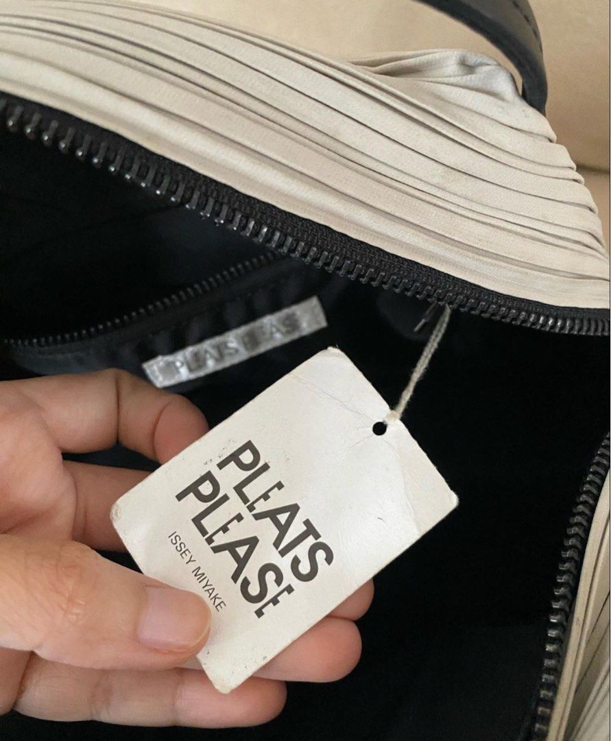 Pleats Please Issey Miyake small black bag, Fesyen Wanita, Tas & Dompet di  Carousell
