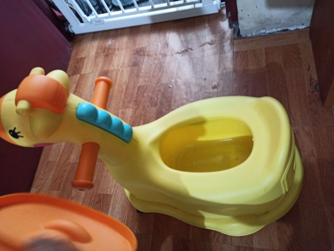 Babyhug Giraffe Shaped Potty Chair - Green