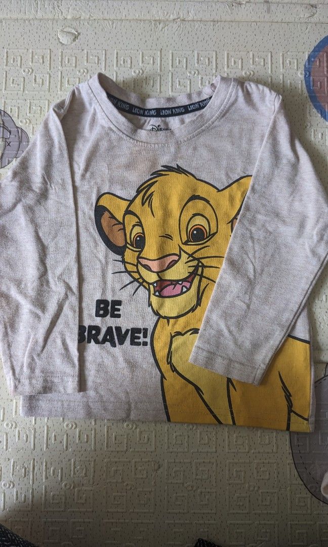 Sweat blanc et gris. La fee clochette. Primark. Disney. Taille 3 / 4 ans. 104 cm