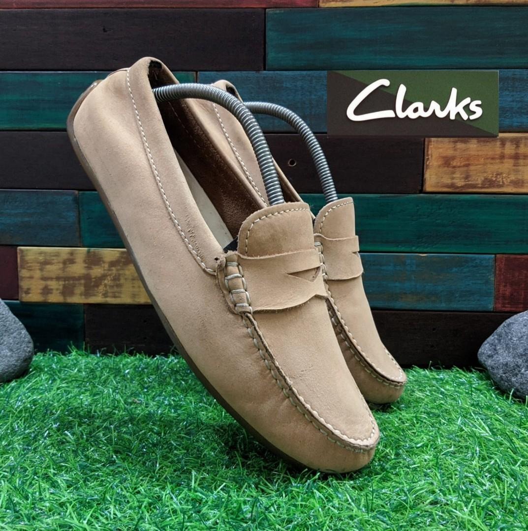 Sepatu Clarks 15775 Slip On Reazor Penny British Tan Suede size 40 Fesyen Pria, Sepatu , Sepatu di Carousell