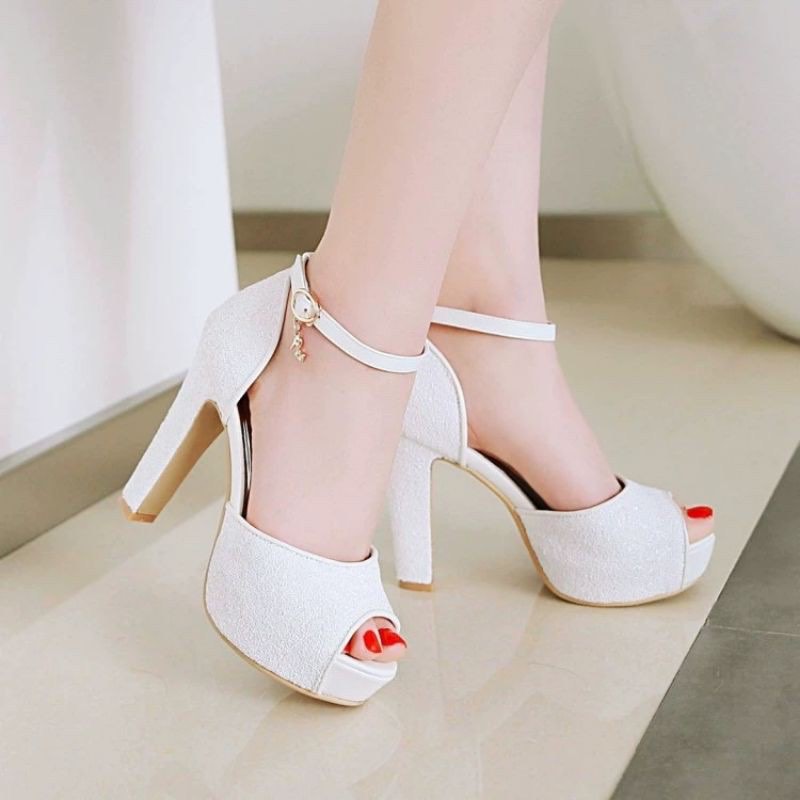 Size sales 32 heels