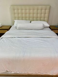 Slumberland TempSmart II 1600 mattress with bed frame