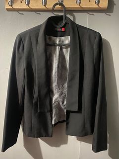 SM Woman black blazer