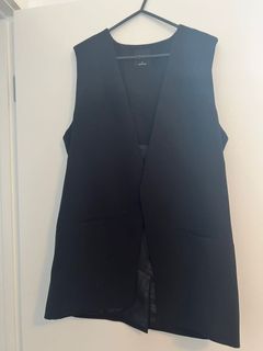 Sportsgirl black vest size 14