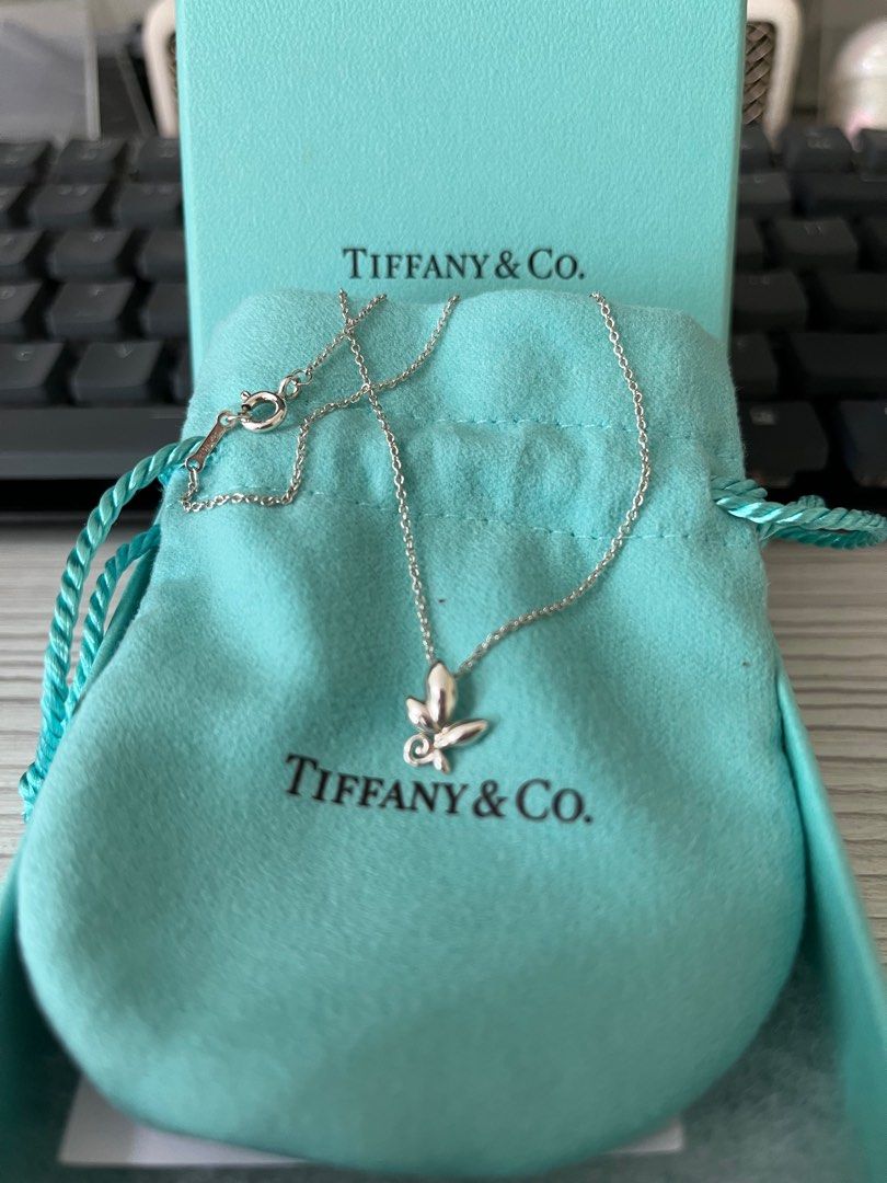 Tiffany & Co. Paloma Picasso Olive Leaf 18K Rose Gold Pendant Necklace  Tiffany & Co. | TLC