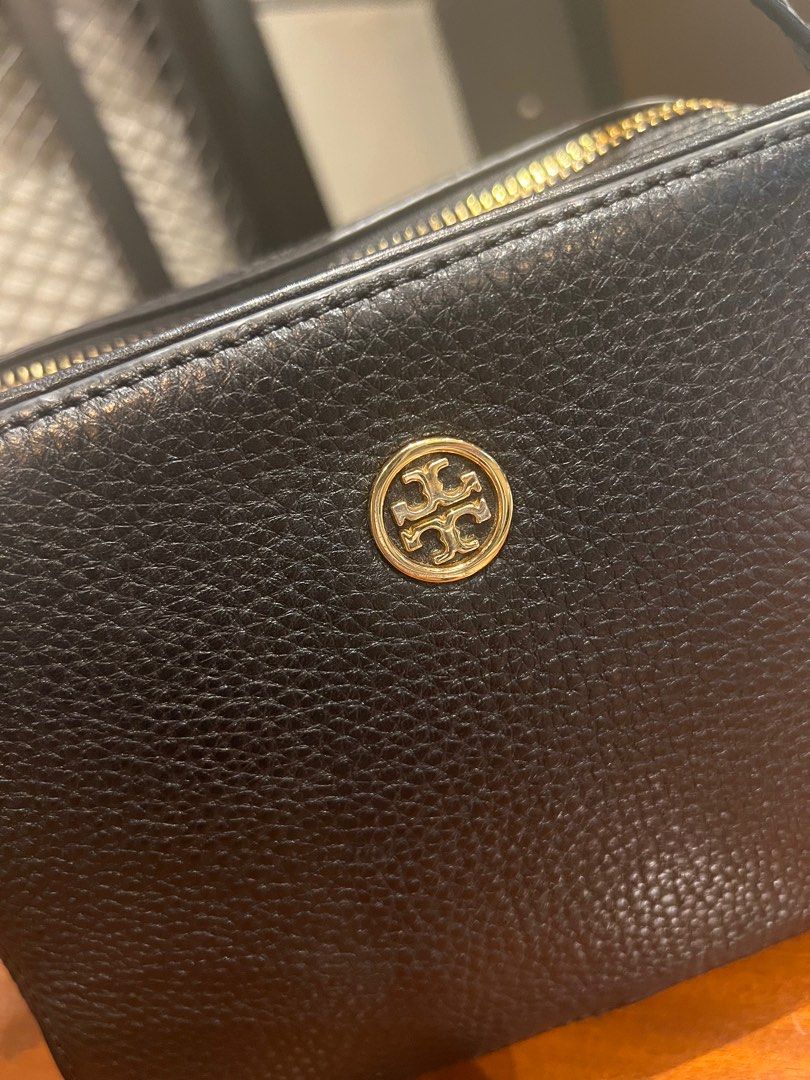 Tory Burch dual zip camera bag robinson pebble leather, Luxury, Bags &  Wallets on Carousell