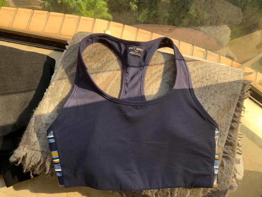 Tory Burch navy blue sports bra, 女裝, 運動服裝- Carousell