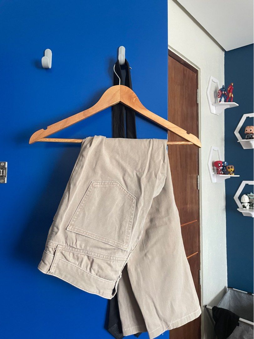 Uniqlo pants (Category: Chinos) located in Dagupan City. Submitted by seerr02 (Listing ID 1205922919, Image 1). Description: rfs: decluttering .
