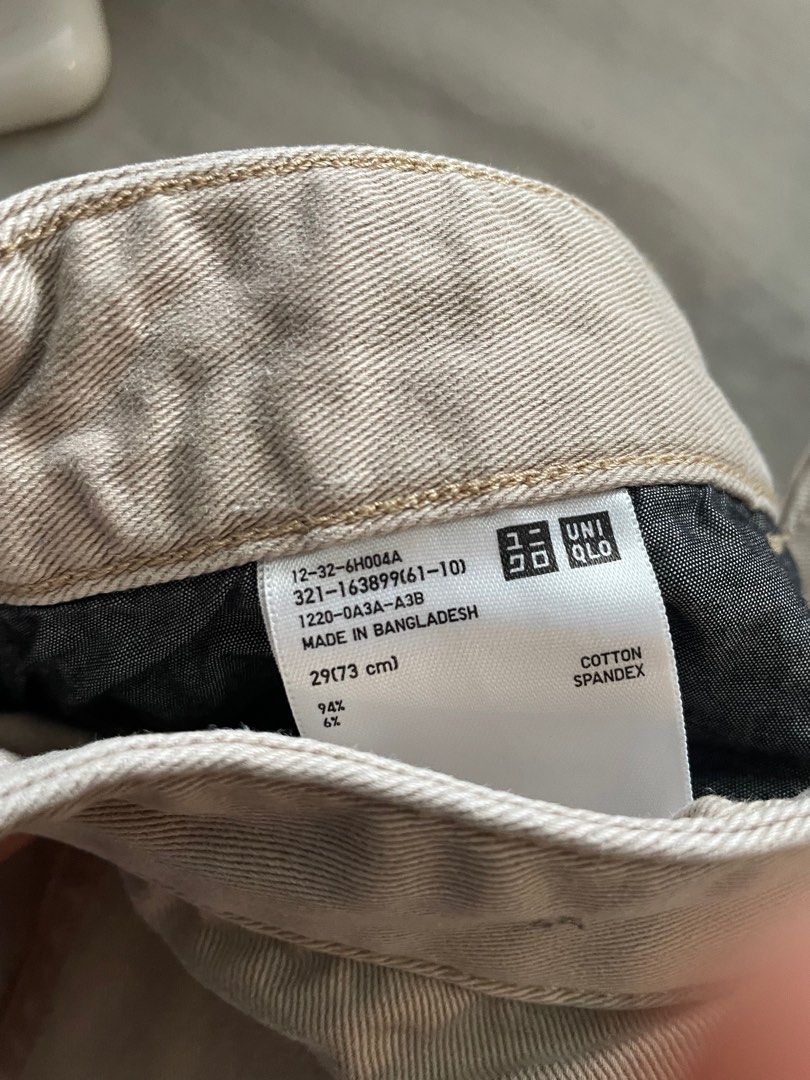 Uniqlo pants (Category: Chinos) located in Dagupan City. Submitted by seerr02 (Listing ID 1205922919, Image 3). Description: rfs: decluttering .