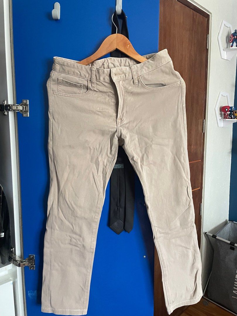 Uniqlo pants (Category: Chinos) located in Dagupan City. Submitted by seerr02 (Listing ID 1205922919, Image 2). Description: rfs: decluttering .
