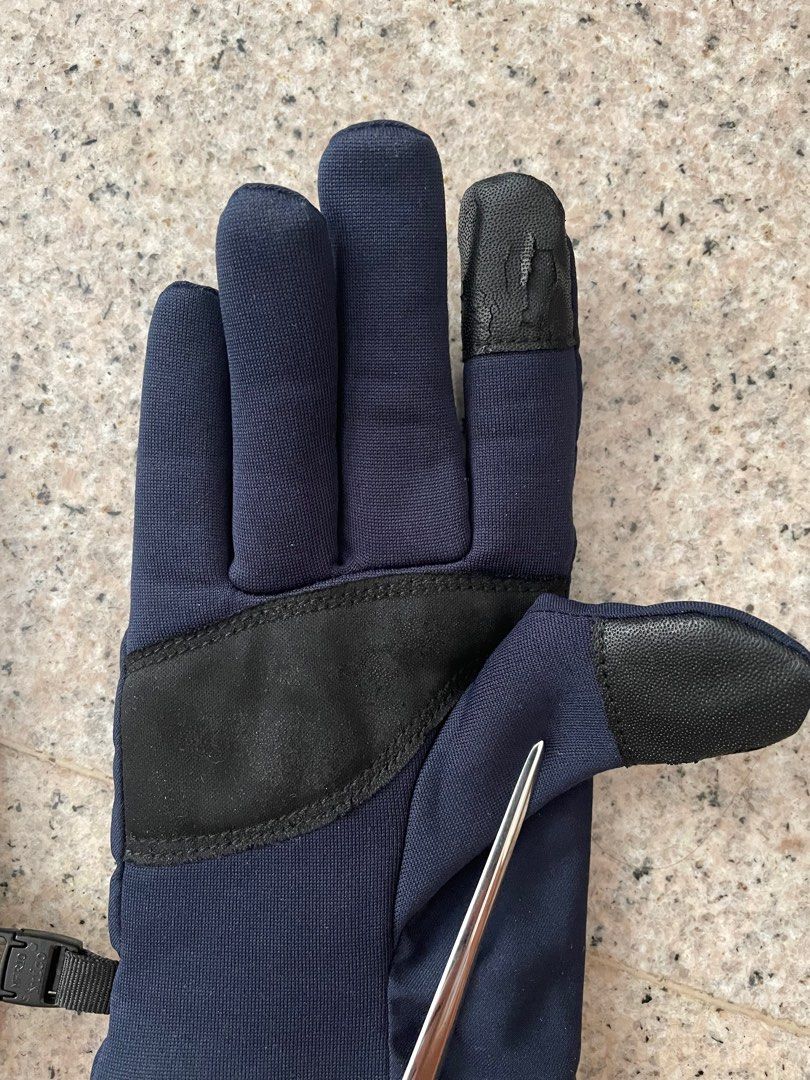 Uniqlo Navy Blue Winter Gloves, Women's Fashion, Watches & Accessories