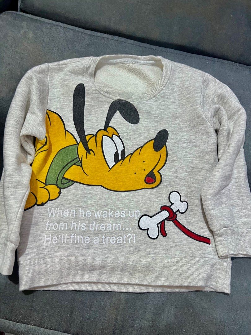 Used Once H&M Kids Sweater (Category: Babies & Kids Fashion) located in Taguig. Submitted by Love2Shop (Listing ID 1205888594, Image 1). Description: Fits 2-4 yrs old.