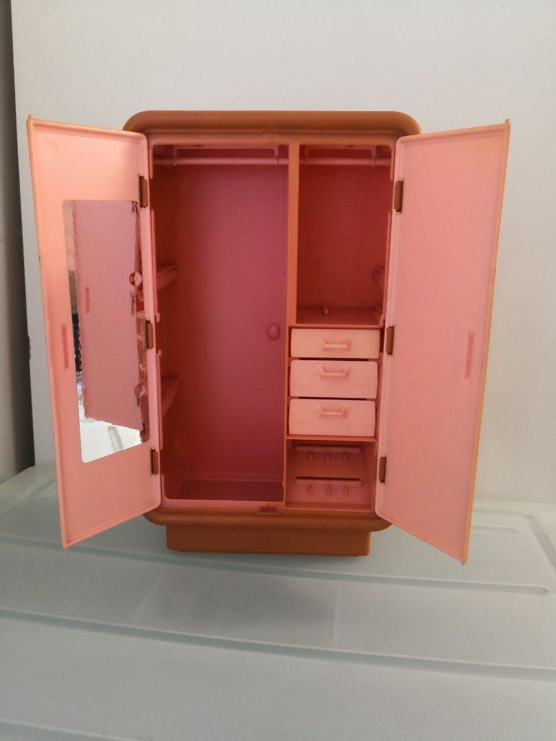 Vintage barbie wardrobe closet online