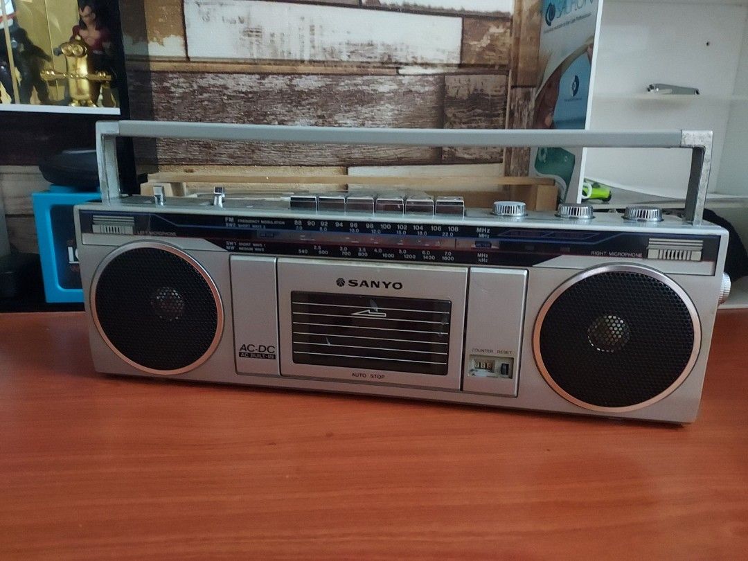 Sanyo mini boombox top