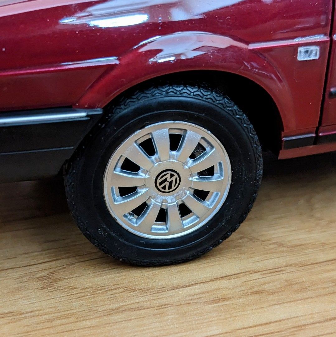 Volkswagen Santana 2000 DEL PRADO 1:43 – Gris Métallisé – Belle Occasion