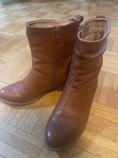 Women’s low-cut boots $25