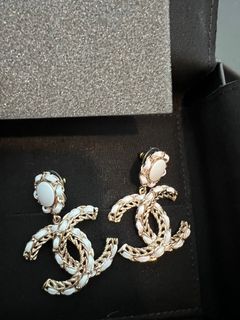 💯 Authentic Chanel Earrings