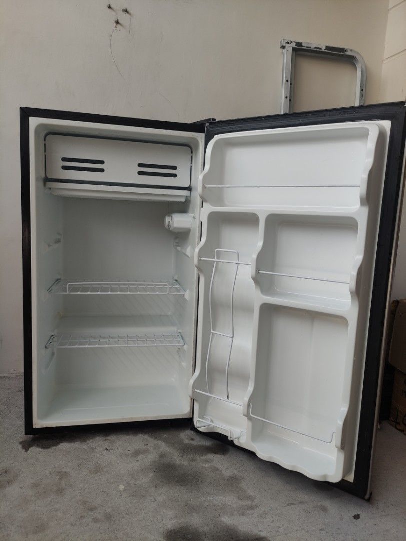 American Home Bar Refrigerator, TV & Home Appliances, Kitchen