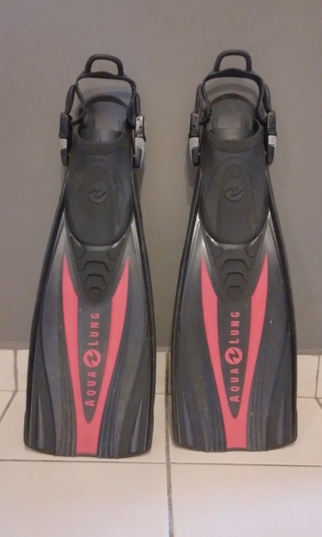 Aqua Lung Fins (Express ADJ, Pink, Size S), Sports Equipment, Sports   Games, Water Sports on Carousell