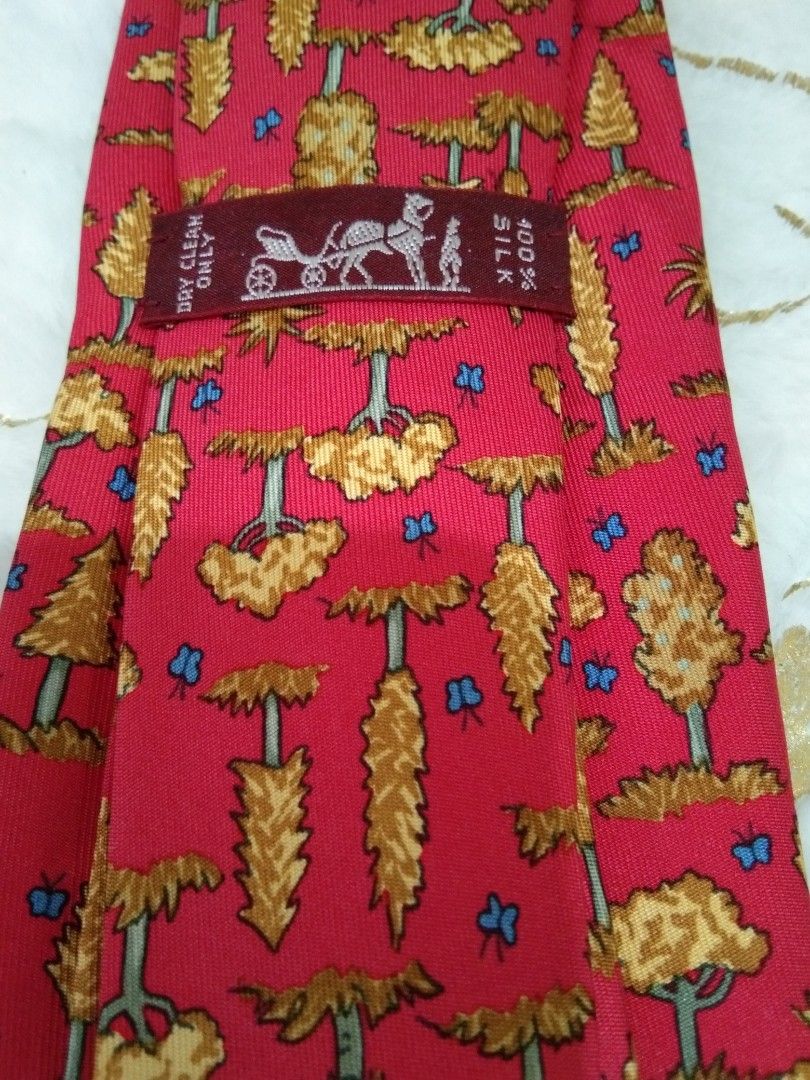 aut hermes necktie (Category: Luxury Bags & Wallets) located in Quezon City. Submitted by cocooo18 (Listing ID 1206107938, Image 3). Description: no issue😍😎😍.
