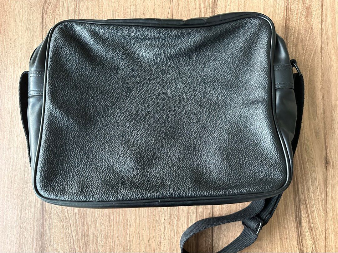 Authentic Fred Perry Messenger Bag, Men's Fashion, Bags, Sling Bags on