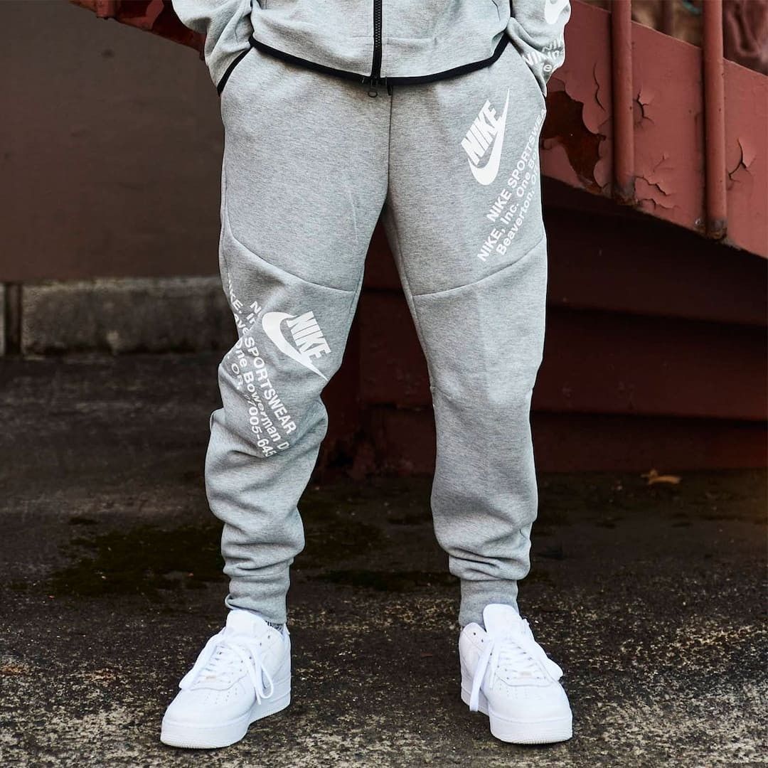 Nike graphic outlet joggers
