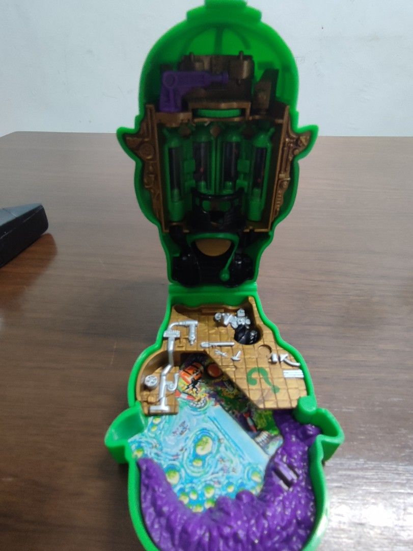 Batman And Riddler 1995 Polly Pocket Playset No Figures and vehicle 90s
