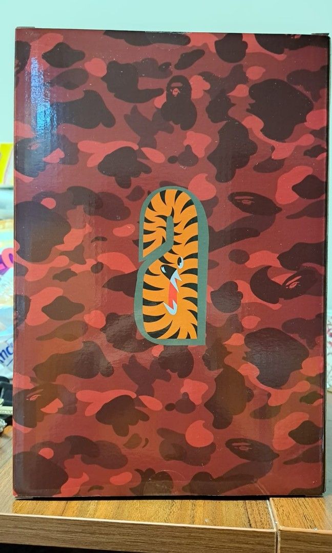 Bearbrick BAPE Play camo tiger red 400% 100%, 興趣及遊戲, 玩具 
