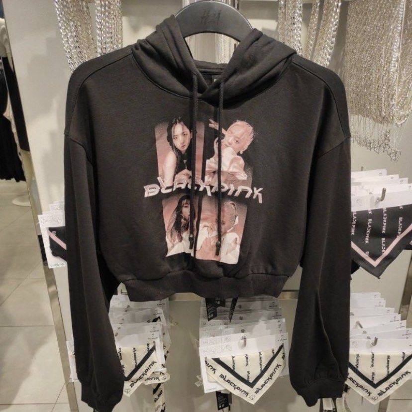 BLACKPINK CROP HOODIE H M Fesyen Wanita Pakaian Wanita Baju Luaran di Carousell