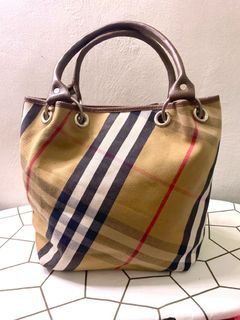 #SALE - Burberry Fav Style Tite Bag (Ala)