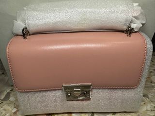 (Category: ) located in . Submitted by shopforgliter (Listing ID 1206253005, Image 1). Description: .