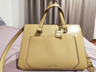 (Category: ) located in . Submitted by amyhong99 (Listing ID 1206281782, Image 1). Description: .