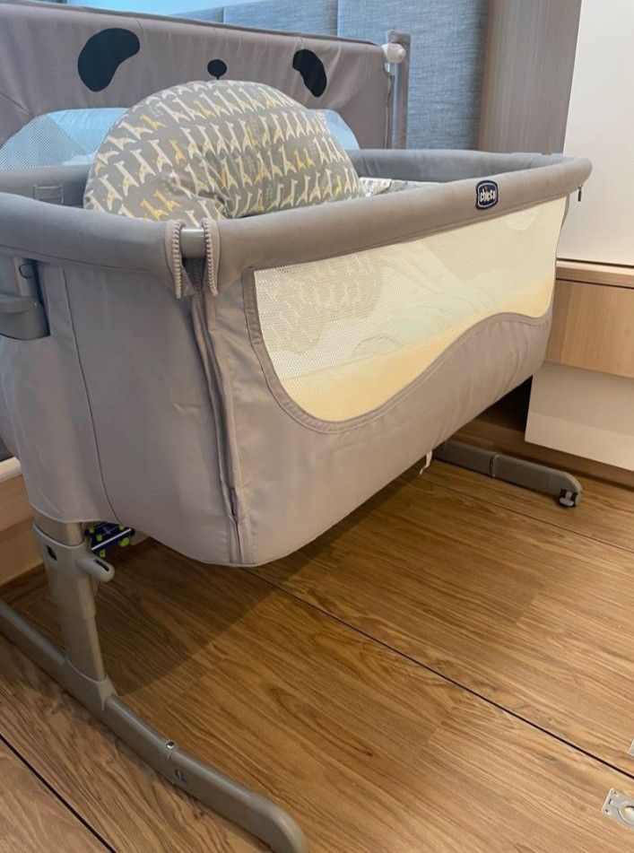 Chicco Next to Me Cot, 兒童＆孕婦用品, 兒童傢具, 兒童傢具 嬰兒床 Carousell