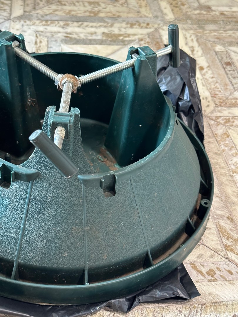 Cinco Christmas Tree Stand C152, Furniture & Home Living, Home