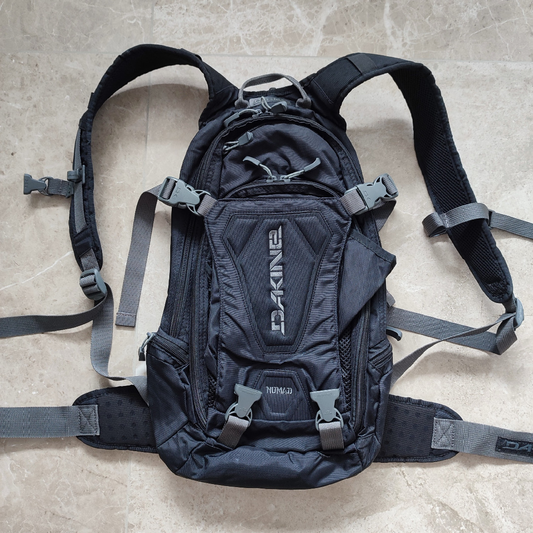 Dakine nomad hydration pack discount