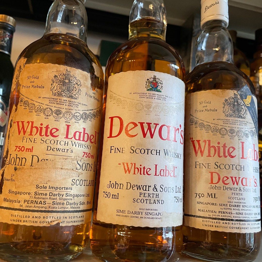 Dewars White Label Whisky Vintage 1970s NO BOX 750ml, Food & Drinks