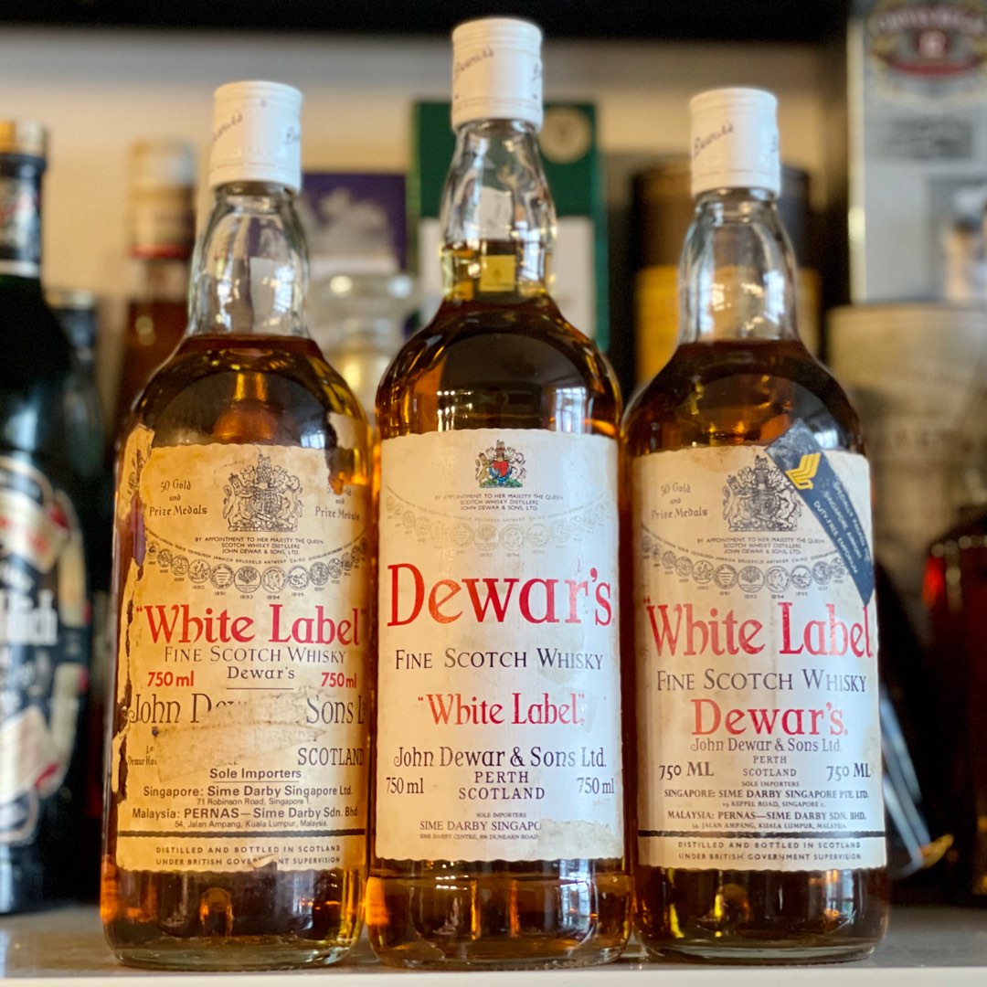 Dewars White Label Whisky Vintage 1970s NO BOX 750ml, Food & Drinks