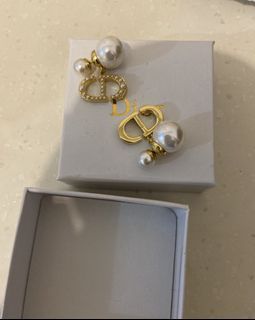 Dior pearl dangling earrings preorder 18k gold plated