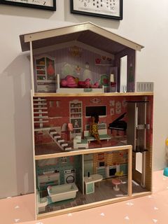 Doll house 4ft