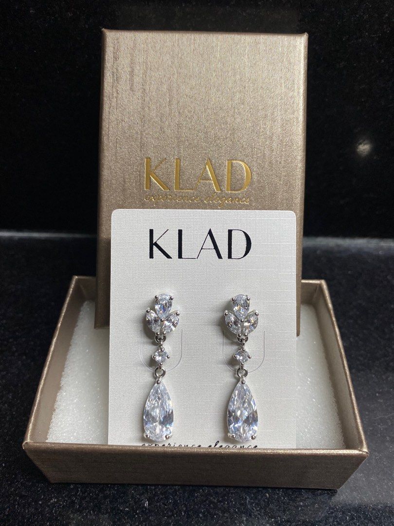 Earrings for formal occasion (Category: Earrings) located in Pasig City. Submitted by cess_06 (Listing ID 1206230639, Image 2). Description: Brandnew earrings for special occasion. Very elegant looking when worn. Originally bought for 1549.75. Complete with box and tag price. .