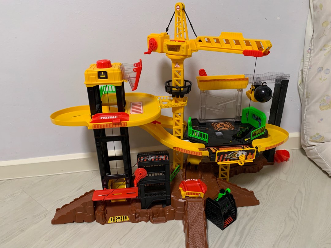 Fast lane outlet construction site playset