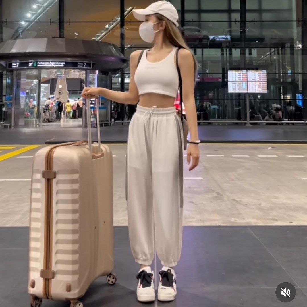 GA Solely Basic (White) (Category: Sets or Coordinates) located in Kuala Lumpur. Submitted by l2joann (Listing ID 1206142709, Image 1). Description: •Brand new •Sold out on website •Original Price: RM129 •Selling it due to it doesn’t fit me well.